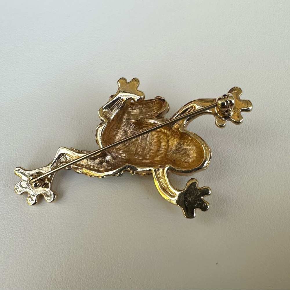 Monet Signed Vintage Gold Tone Frog Brooch with Green Rhinestones - Picture 4 of 5